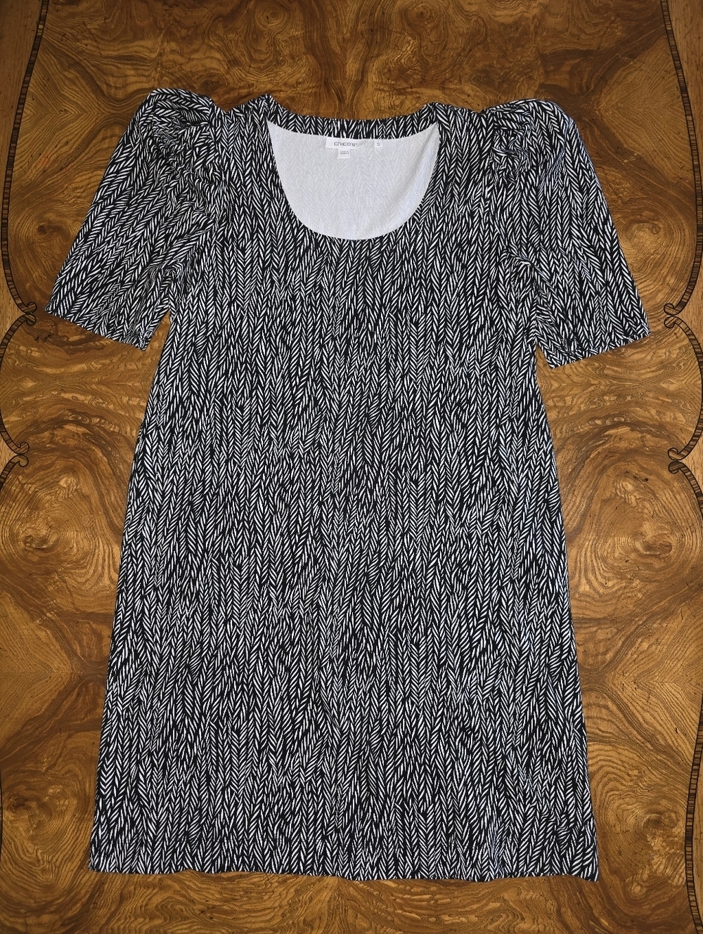 Chico's Zenergy Black Puffed Sleeves Abstract Lines Knit Dress Size 1 ( Medium)